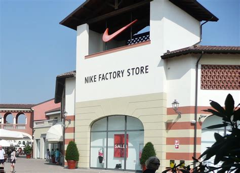 outlet serravalle scrivia saldi
